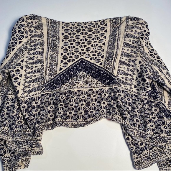 Lucky Bliss Lucky Brand Beige Blue Sweater - Picture 2 of 4